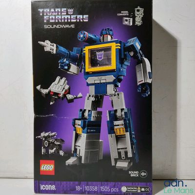 a box of legos with a picture of a transformr on it