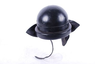 Un casque de tankiste italien, marquages intérieurs présents
