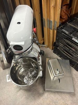 Petit batteur métallique blanc GGM GASTRO à cuve inox 10 l. …