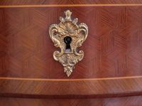 Commode d'entre-deux en bois de placage et marqueterie de cu… (photo 3)