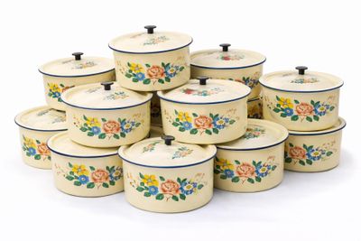 Lot d'environ 60 marmites neuves à l ancienne diamètre 20 cm… - Photo 1