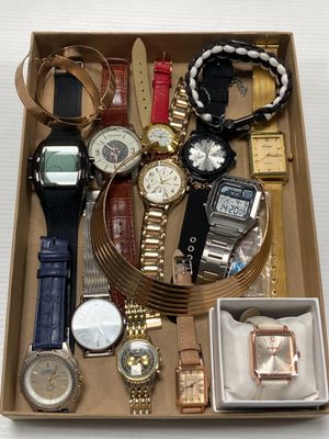 une boîte contenant toute une gamme de montres