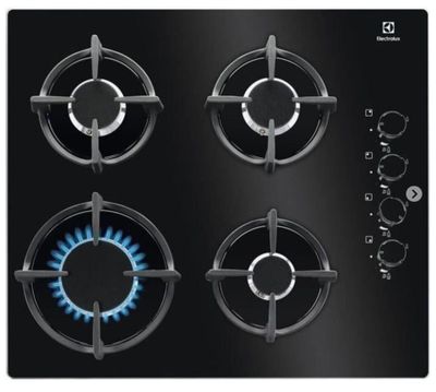un gros plan sur quatre brûleurs d'une plaque de cuisson noire