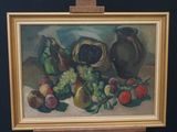une peinture représentant une nature morte avec des fruits, posée sur un chevalet