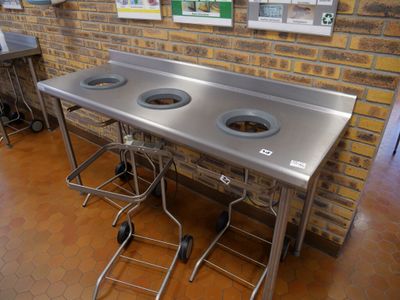 1 Table DE Tri Inox Adossee Tournus Equipement 170x 60 Avec …