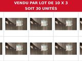 plusieurs photos montrant un paquet de cigarettes posé sur une table en bois