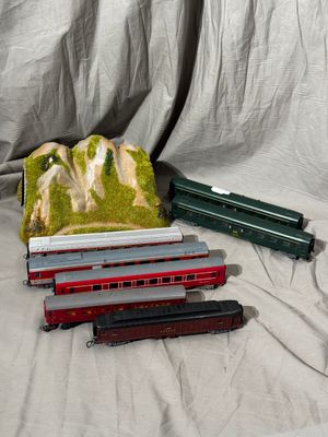 Lot de 7 wagons Jouef On y joint un tunnel