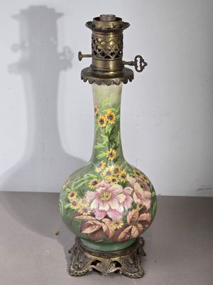 MONTIGNY SUR LOING ? Lampe à petrole en faience impressionni…