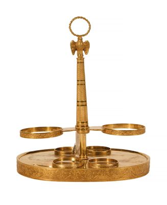 245 Cave à liqueurs en bronze ciselé à décor de frises de pa…