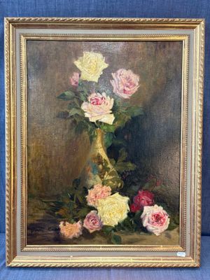 peinture représentant des roses dans un vase doré sur fond bleu