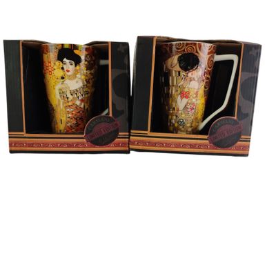 deux tasses à café présentées dans un coffret orné de l'image d'une femme