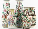 quatre vases placés les uns à côté des autres