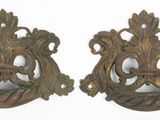 paire d'appliques murales anciennes en fonte, en forme de blason