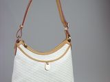 white guccissi shoulder bag with tan trim
