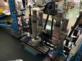 une machine posée sur une table dans une usine