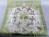 une nappe verte avec un motif de canards