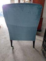 Fauteuil recouvert de velours bleu gris, reposant sur quatre… (photo 5)