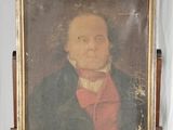 portrait d'un homme vêtu d'une chemise rouge et d'une veste noire