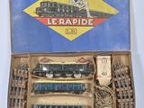 une boîte contenant un circuit de train