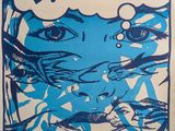 une affiche bleue et blanche sur laquelle est dessiné le visage d'une femme
