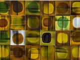 une photo d'une photo représentant un mur composé de cercles