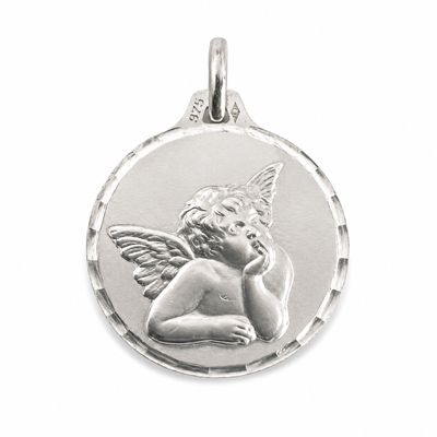 un gros plan sur une breloque en argent ornée d'un ange