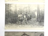 trois vieilles photos en noir et blanc représentant des chevaux et des personnes dans une forêt