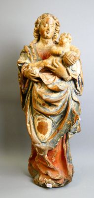 l'image d'une statue représentant une femme tenant un enfant dans ses bras