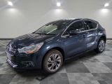 la photo d'une voiture bleue garée dans un garage