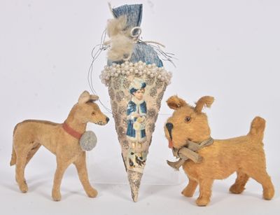 trois petites peluches placées les unes à côté des autres