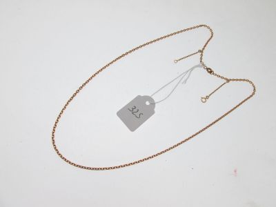 gros plan d'un collier auquel est attachée une étiquette