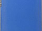 un livre bleu posé sur une table blanche
