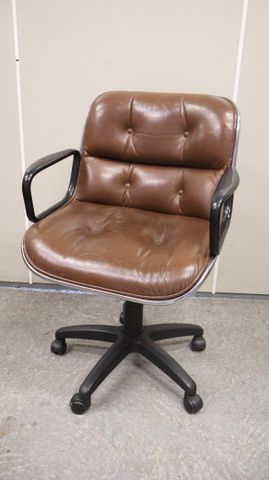 Charles POLLOCK (1930-2013) - Fauteuil de bureau à accoudoirs mod...
