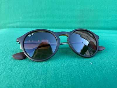 J/RAY-BAN. Lunettes de soleil Neuve avec son antivol