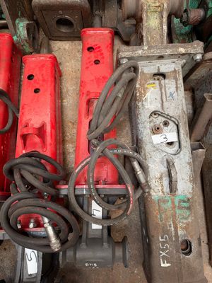 un tas d'outils posés par terre