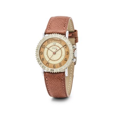 une photo d'une montre-bracelet pour femme avec un bracelet en cuir marron