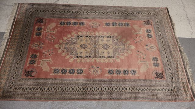 Tapis d’Orient, fait main en laine et soie. A nettoyer. 275 X 185...