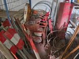 une pièce remplie de bric-à-brac