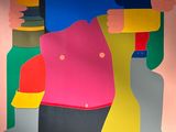 une peinture colorée accrochée au mur d'un immeuble