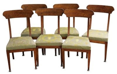 Suite de 6 CHAISES en bois fruitier, dossier légèrement cint…