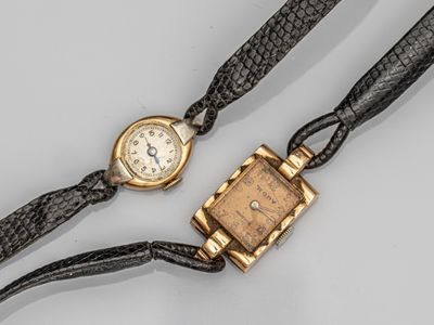 une image représentant une montre-bracelet et un bracelet posés sur une surface blanche