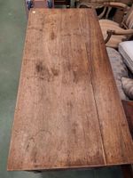 Commode rectangulaire en noyer, la façade ouvrant par trois … (photo 2)