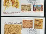 une photo montrant deux cartes postales affranchies posées sur une table