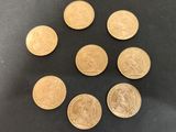 gros plan d'un paquet de pièces de monnaie posé sur une table
