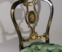 Chaise à dossier ajouré en bois noirci à décor de filets et … (photo 2)