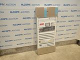 une machine qui se trouve devant un mur