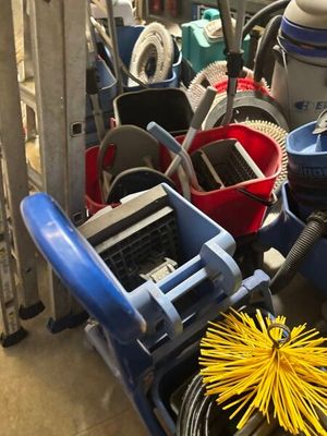 many different types of cleaning equipment in this room