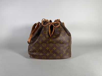 louis vuitton bucket bag