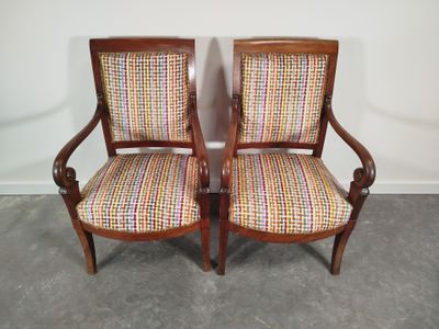 Paire de fauteuils en acajou et placage d'acajou, à dossier …