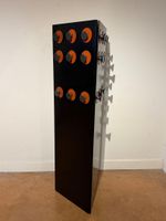 PORTE MANTEAUX formant armoire en bois laminé noir, de forme…